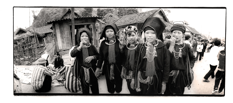 06. Girls at the Sunday Market - Tam Duong, Vietnam